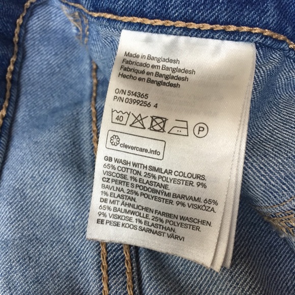 SOLD     H&M Light Washed Skinny Ankle Blue Jeans - Picture 5 of 8